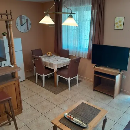 Ivicek Apartment *